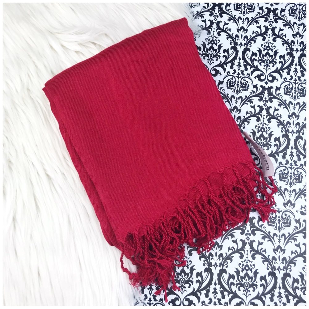 NWT : Dressbarn : size : OS : deep bright red scarf with tassels